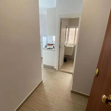 City Center And Beach Renovated Apartment *
