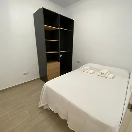 City Center And Beach Renovated Apartment *