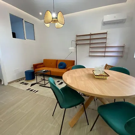 דירה City Center And Beach Renovated *
